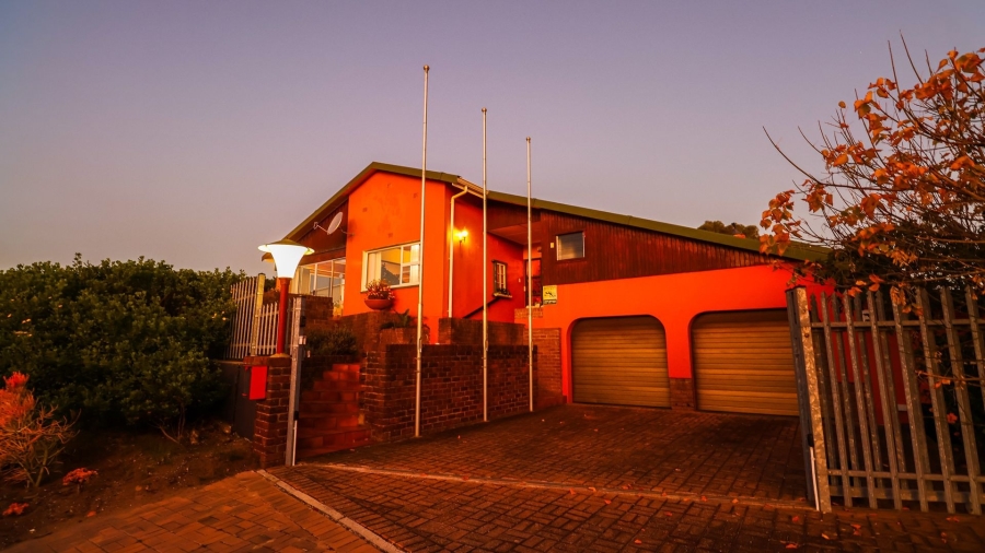 4 Bedroom Property for Sale in Kingfisher Creek Western Cape